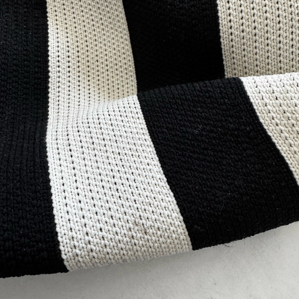 Black and White Striped Clutch - Picture 4 of 5
